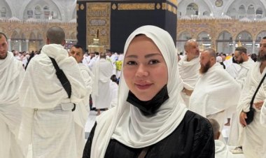 الإعلامية أسما إبراهيم تشارك جمهورها صور من أمام الكعبة أثناء أداء مناسك العمرة