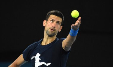 دجوكوفيتش نجم التنس العالمي يتعرّض لضربة خطيرة في الرأس | فيديو