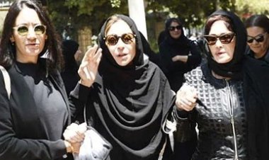 أشرف زكي ولبلبة وكريم عبد العزيز في مقدمة حضور جنازة والد منة شلبي بالمعادي