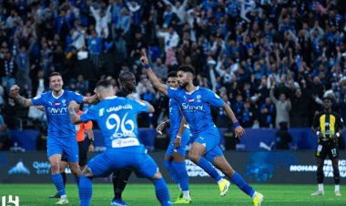 الهلال يتفوق على الاتحاد بثلاثية ويحتفظ بصدارة الدوري السعودي