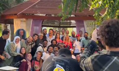 ليلي علوي وأبطال فيلم "المستريحة" يحتفلون بالانتهاء من تصوير العمل 