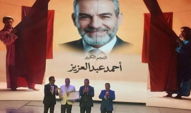 أحمد عبد العزيز يحضر تكريمه في مهرجان القومي للمسرح رغم خضوعه لعملية جراحية