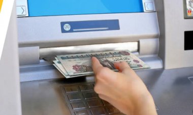 القبض على عاطل وسيدة لتنفيذهما 12 واقعة سرقة بيانات عملاء للبنوك في المنيا 