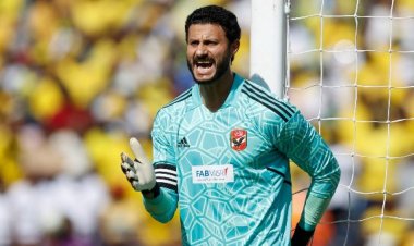 أحمد شوبير يحسم الجدل بشأن مفاوضات بيراميدز مع محمد الشناوي