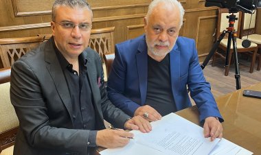 أشرف زكي وعمرو الليثي يوقعان اتفاقية مهرجان التمثيلية الإذاعية 