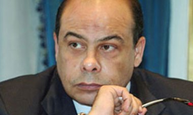 الدكتور أنس الفقي يعلّق على أزمة فرح كروان مشاكل: «اعذروا جهلي.. مين كروان مشاكل»