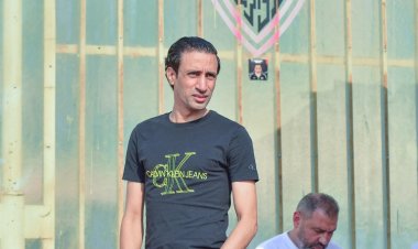 أيمن حفني يحضر مران الزمالك استعدادا لمباراة السوبر