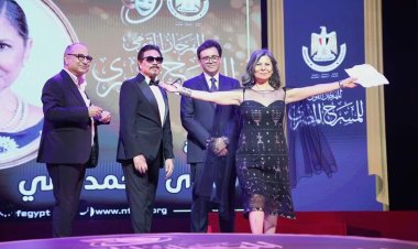 بالصور| نجوم الفن على الريد كاربت بمهرجان المسرح المصري