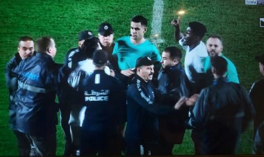 تفاصيل الاعتداء على الحكم محمد معروف بمباراة نهضة بركان وأبو سليم بالكونفيدرالية 