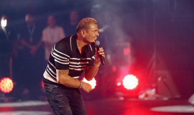 عمرو دياب يشعل ليل المنامة بحضور جماهيري ضخم في البحرين 