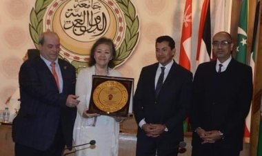 رئيس الاتحاد الدولي للطائرة جلوس تشيد بدعم وزير الرياضة لـ ذوي الهمم