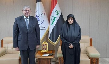 سفير مصر في بغداد يلتقى وزيرة الاتصالات العراقية لبحث سبل التعاون