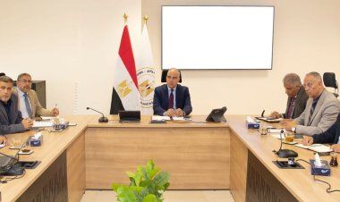 وزير الري يستعرض بحوث تطوير منظومة صيانة المجاري المائية