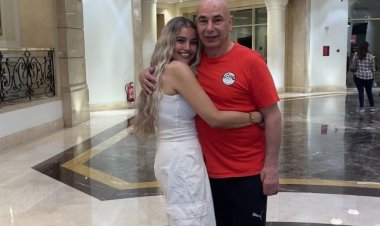 بالصور.. «يارا حسام حسن» وصديقاتها مع لاعبي المنتخب في فندق الإقامة