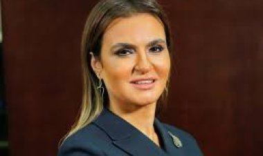 «أول مرة أسرق وزيرة».. اعترافات المتهمة بسرقة «موبايل» الوزيرة السابقة سحر نصر