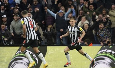 جيماريش يقود نيوكاسل لفوز مثير على نوتينجهام بالدوري الإنجليزي