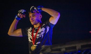 المقاتل أدهم يونس يحرز الميدالية الذهبية في  بطولة MMA Evolution