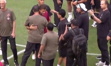 قبل لقاء برشلونة.. حمزة عبدالكريم يرحب بلاعبي الأهلي في ملعب "كامب نو"