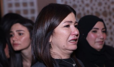 نجوم الفن والإعلام يشاركون في عزاء والد دينا رامز