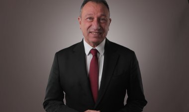 الخطيب يقرر خوض انتخابات الأهلي.. ونجل «العامري فاروق» ضمن قائمته