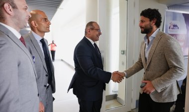 السفير المصري يستقبل بعثة الأهلي في مطار دار السلام