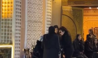 نجوم الفن يتوافدون على عزاء والد مي عمر.. واحمد السقا اول الحاضرين