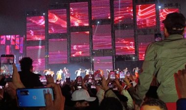 محمد رمضان يهنئ منتخب مصر بعد الفوز على بنين ويستكمل حفل جولة كأس العالم في استاد القاهرة