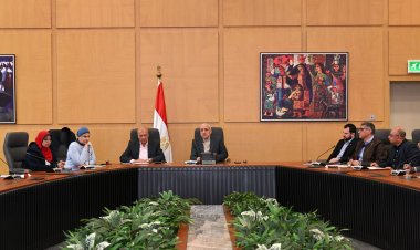 نائب رئيس المجتمعات العمرانية يتابع مع رؤساء أجهزة المدن الجديدة إجراءات حصر إعلانات الطرق