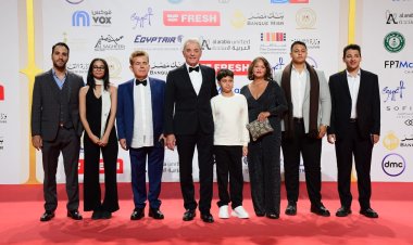 أبطال مسلسل "موعد مع الماضي" يحتفلون بعرضه في مهرجان القاهرة بحضور نجوم الفن
