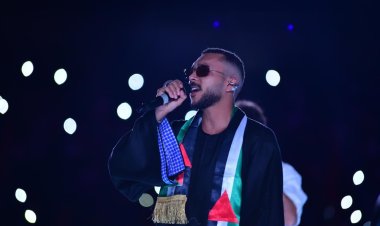 بالشال الفلسطيني والجلباب الصعيدي..      ويجز يشعل حفل مهرجان صيف بنغازي