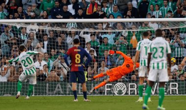 بتعادل مخيب أمام بيتيس.. برشلونة يشعل صراع الصدارة في الدوري الإسباني