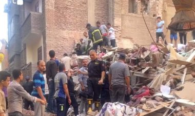 مصرع واصابة 11 شخصًا في انهيار عقار شرق أسيوط.. صور
