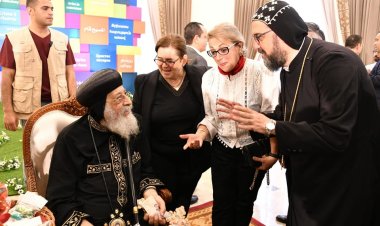 قداسة البابا يستقبل مهنئيه بعيد القيامة