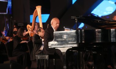 الموسيقار عمر خيرت يبدع فى ليلة أسطورية حالمة على مسرح النافورة