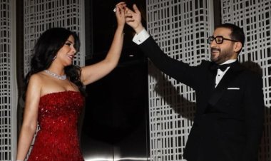 «إظهر وبان يا قمر».. أحمد حلمي يتغزل في منى زكي بأغنية لـ«على الحجار»