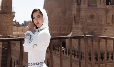 بسمة بوسيل تثير الجدل بأغنية جديدة على خلفية مسجد.. ووالدتها تدافع عنها