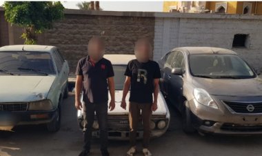 سقوط سيدة و4 عاطلين لقيامهم بسرقة السيارات ومتعلقات المواطنين بعابدين والتجمع وبولاق والمقطم.. صور