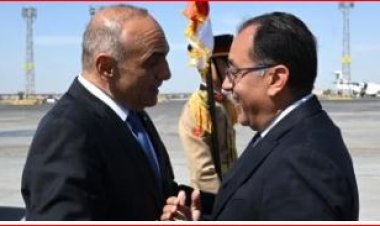 رئيس الوزراء يستقبل نظيره الأردني بمطار القاهرة الدولي