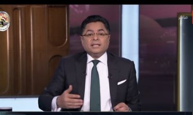 خالد أبو بكر يتعرض لأزمة صحية مفاجئة  على الهواء