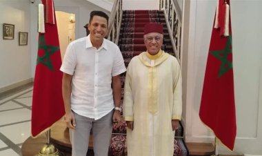 سفير المغرب يستقبل الحسين عموتة بمقر السفارة في القاهرة