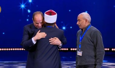 لفتة إنسانية.. الرئيس السيسي يصطحب المتسابق «بدولة التلاوة» عبد الرحمن مهدي جمال