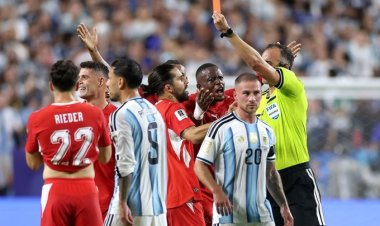 الفيفا يعترف بخطأ قرار الطرد في مباراة الأرجنتين وسويسرا بكأس العالم