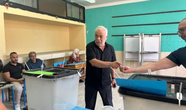 أشرف زكي يدلي بصوته في انتخابات مجلس الشيوخ 