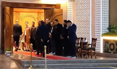 نجوم الفن يقدمون واجب العزاء للمخرج حسني صالح في وفاة والدته بمسجد الشرطة