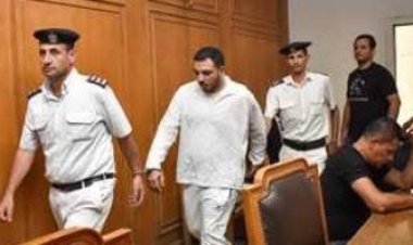 دفاع سفاح التجمع:  المتهم مولود عنده مرض نفسي ويستمتع بتعذيب الآخرين