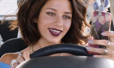 سينتيا خليفة تصل إلى القاهرة لحضور عرض «كارجو» في ميدفست مصر