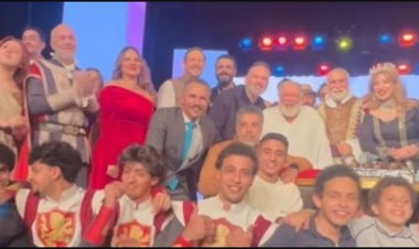 احتفال خاص بعيد ميلاد يحيى الفخراني على خشبة المسرح القومي بعد «الملك لير»