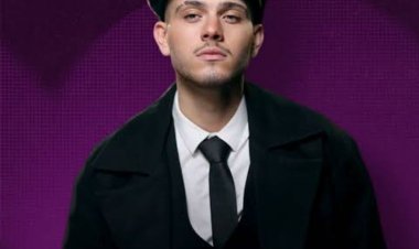 الشامي‬⁩ ينزل من المسرح ويحتضن طفلة في حفل ختام قمة المليار متابع بدبي