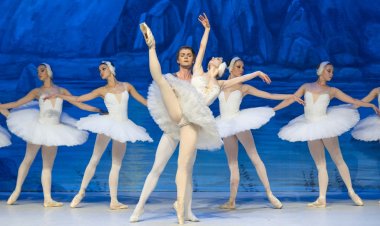 بالصور.. وزارة الثقافة تستضيف باليه سان بطرسبورج لتقديم بحيرة البجع على مسارح الأوبرا بالقاهرة والإسكندرية