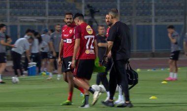 إصابة لاعب الأهلي خلال الإحماء واستبداله قبل دقائق من مواجهة بيراميدز | فيديو